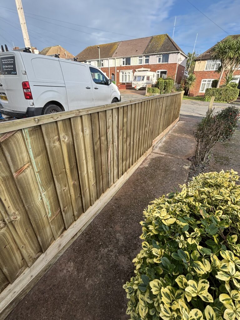 New wooden garden fence installed by Fair Price Fencing and Property Improvements