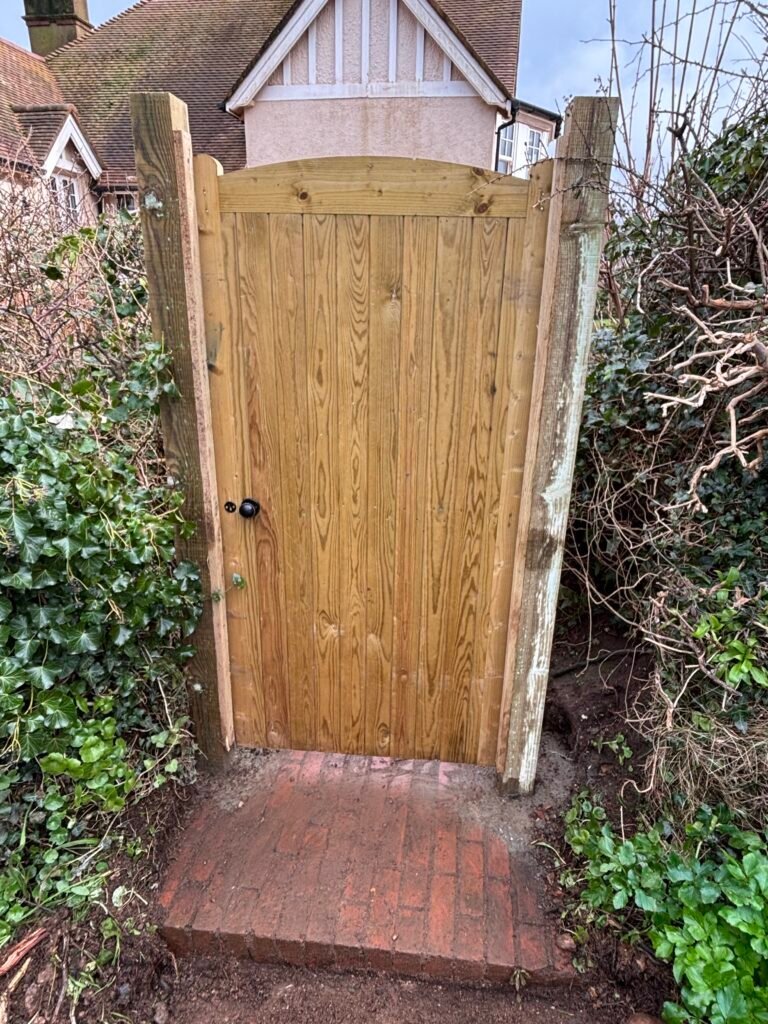 Gate Install wooden gate replacement